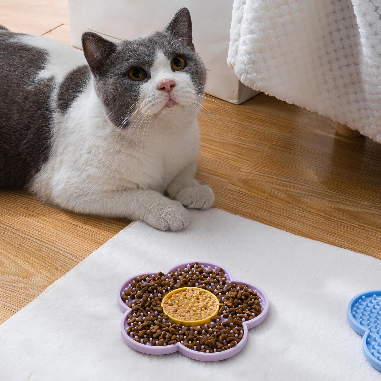 Silicone Dog Lick Mat with Suction Cups, Slow Feeder Flower-Shaped Licking Pad for Dogs and Cats, Food Grade Pet Feeding Mat for Anxiety Relief and Healthy Digestion