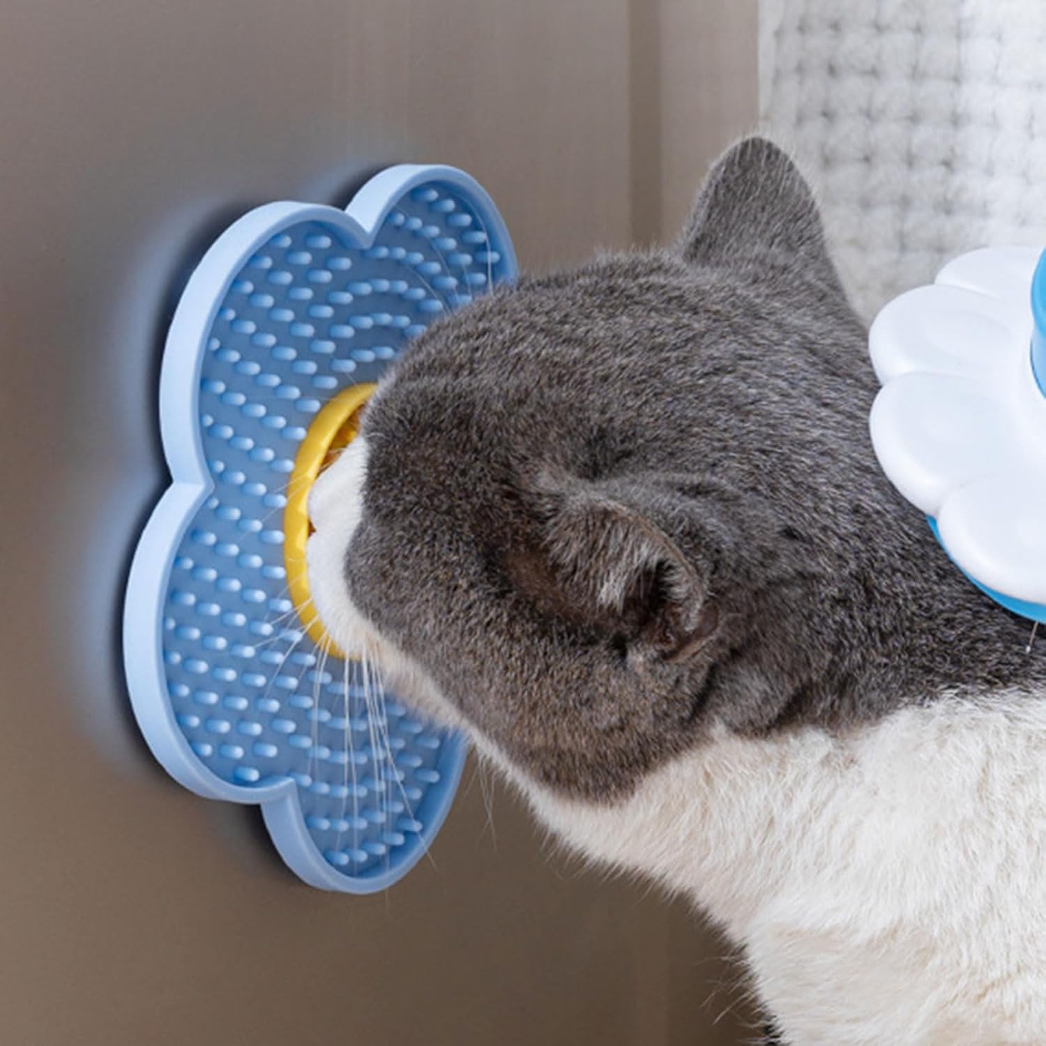 Silicone Dog Lick Mat with Suction Cups, Slow Feeder Flower-Shaped Licking Pad for Dogs and Cats, Food Grade Pet Feeding Mat for Anxiety Relief and Healthy Digestion